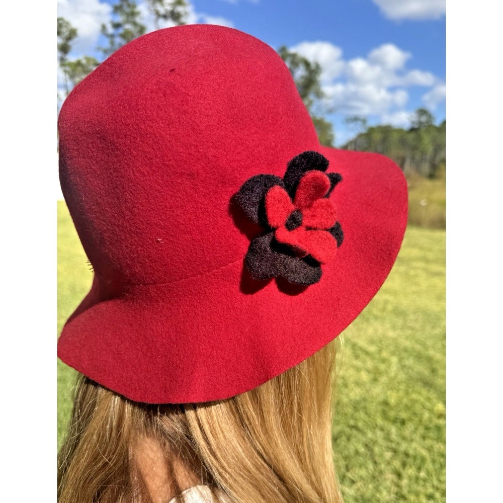 Red 100% Wool Cloche Hat Made in Italy Black & Red Felt Flower Accent 1920 Retro